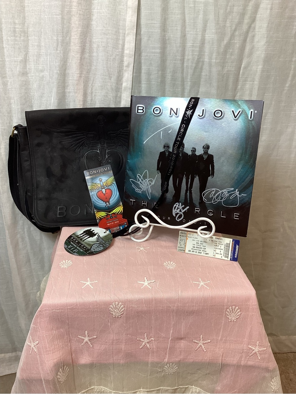 {1} Bon Jovi The Circle Tour: VIP Package